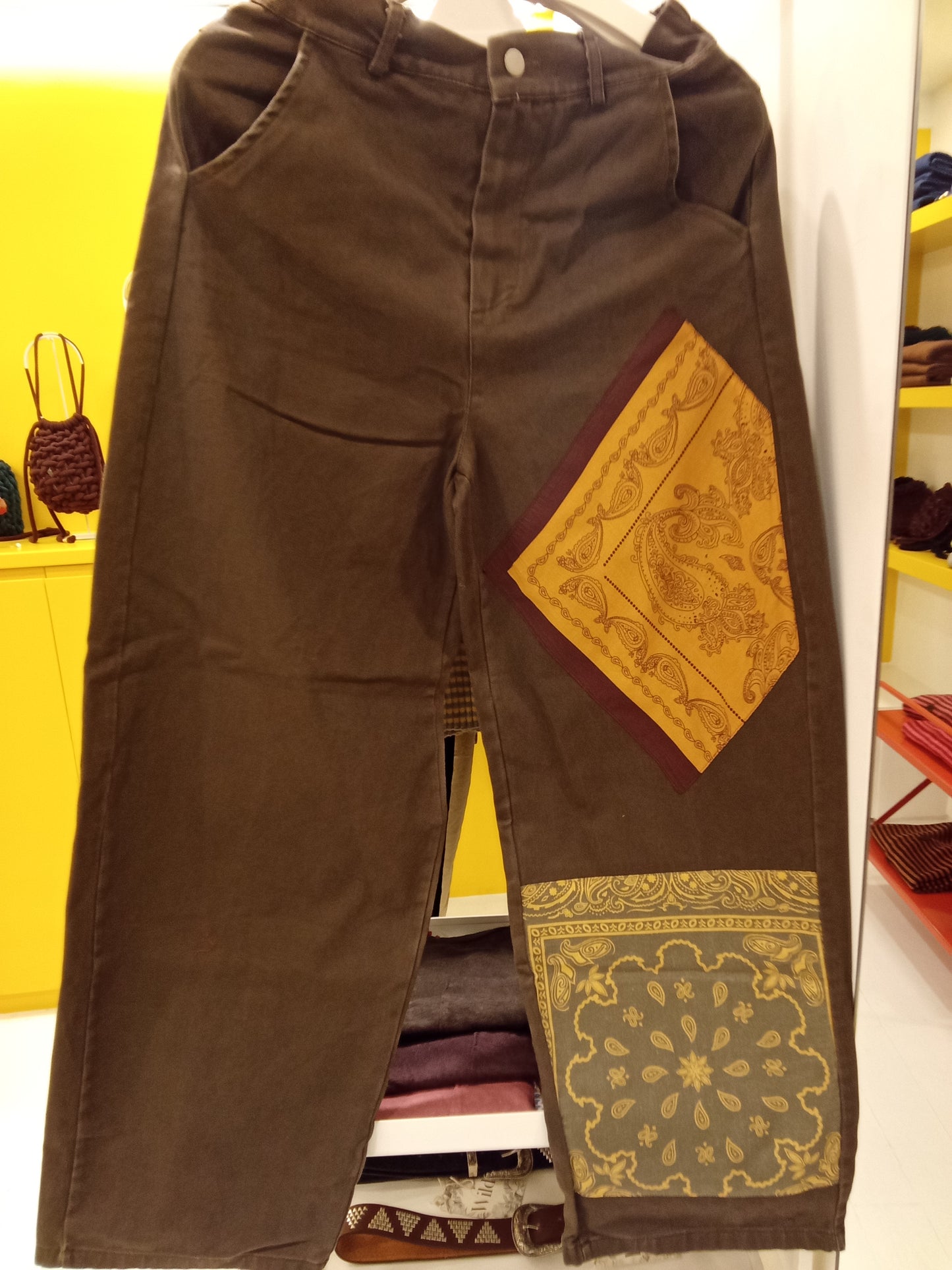 Patched bandana brown pants