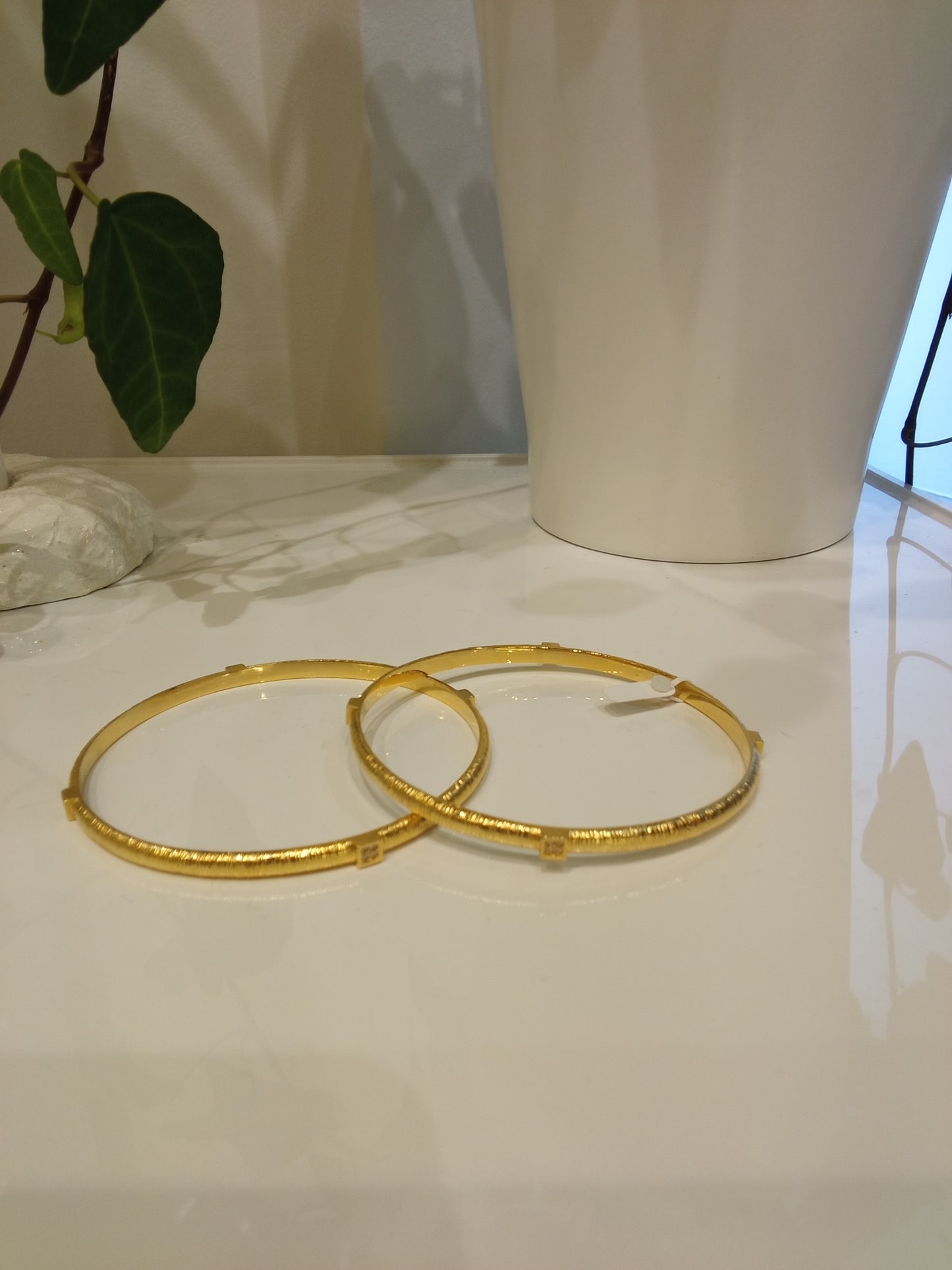 Thin cut bangle