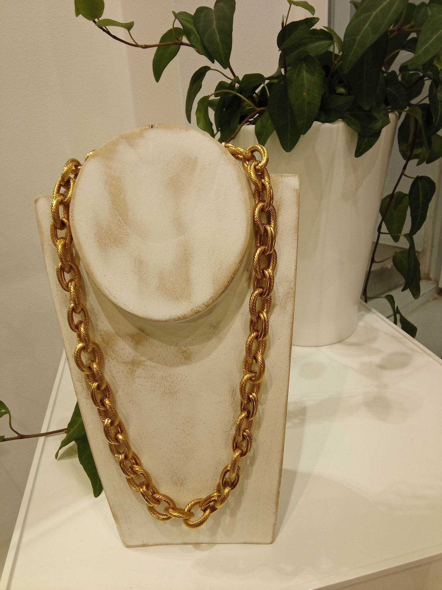 Chunky gold necklace
