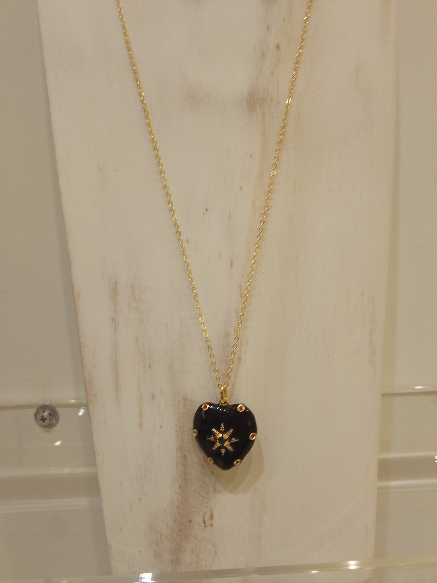 Heart pendant necklace