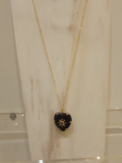 Heart pendant necklace