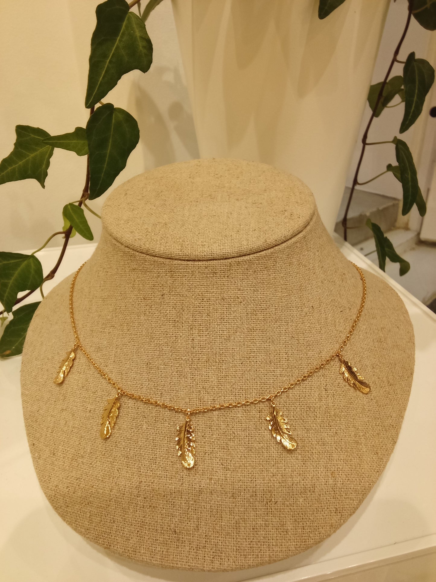 Feathers necklace