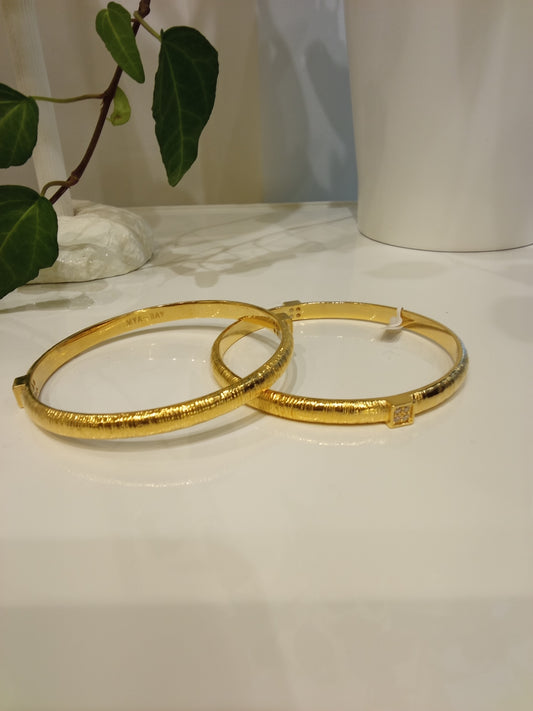 Thick cut bangle