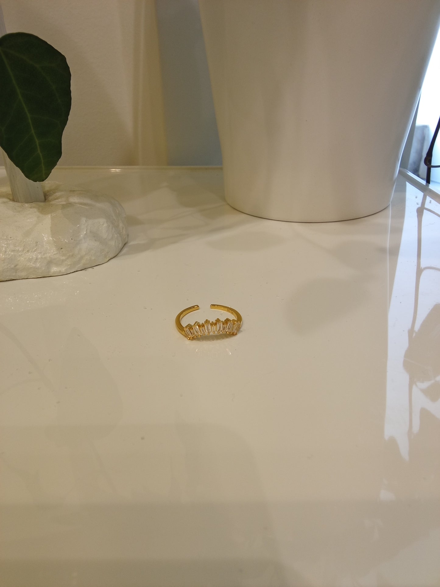 Zirconia cuff ring