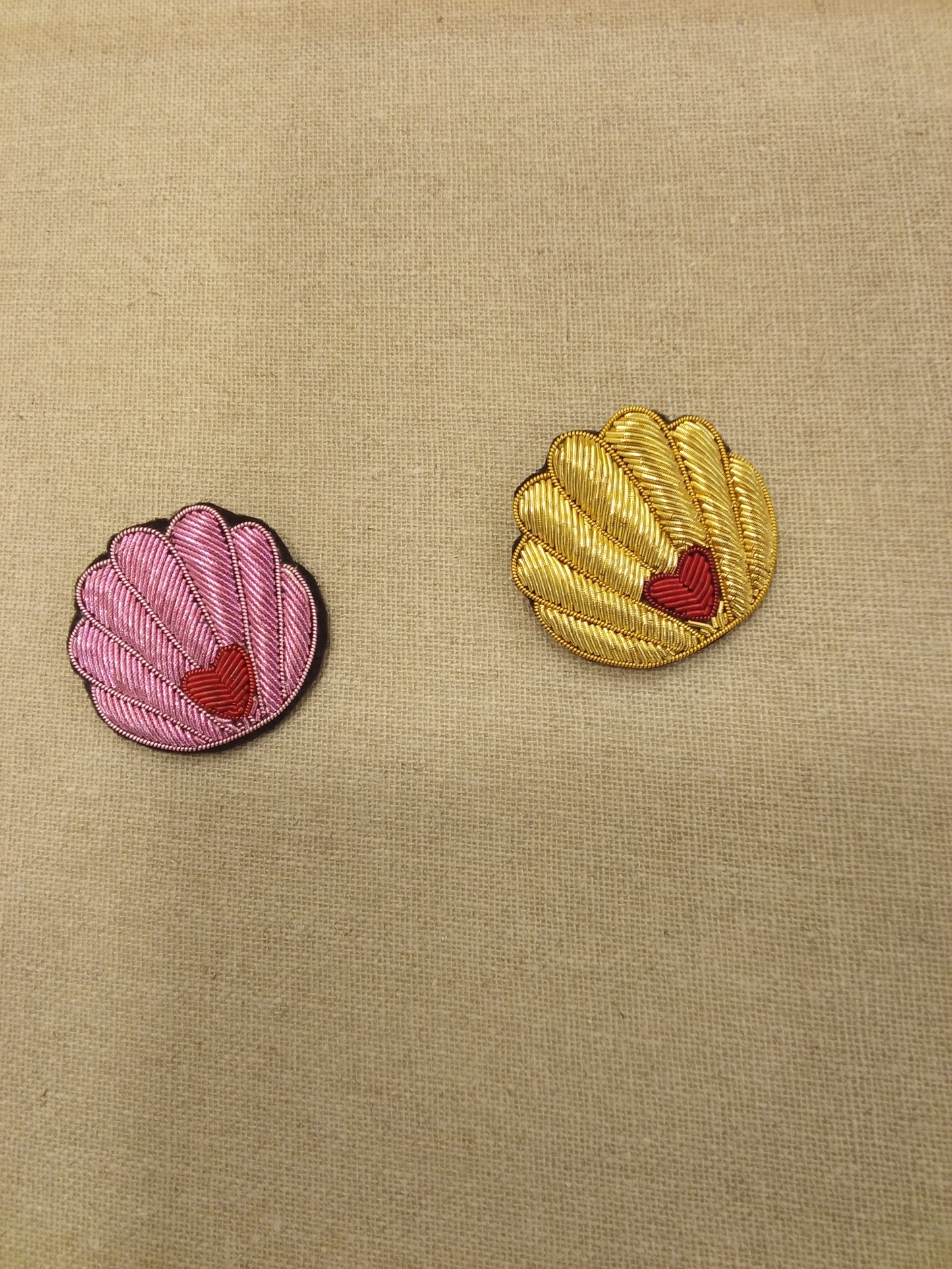 Mile Mila embroidered seashell brooch S026