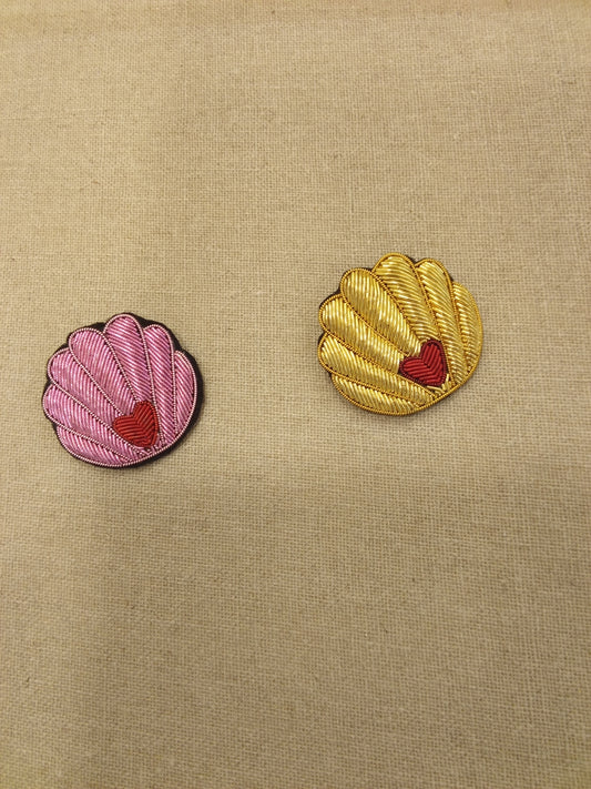 Mile Mila embroidered seashell brooch S026