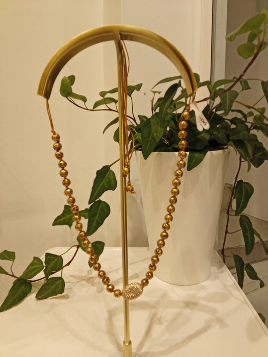 Bead necklace with a sparkling pendant