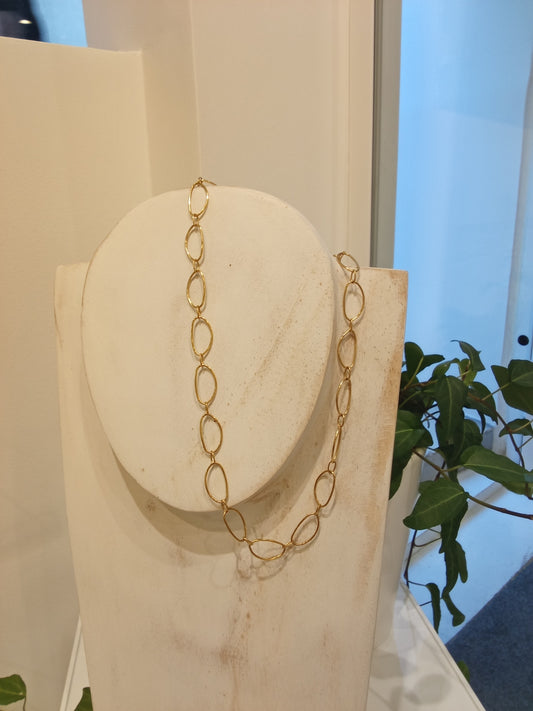 Short oval link necklace