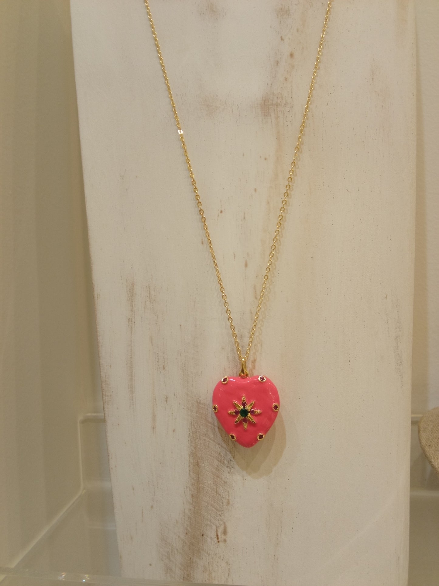 Heart pendant necklace
