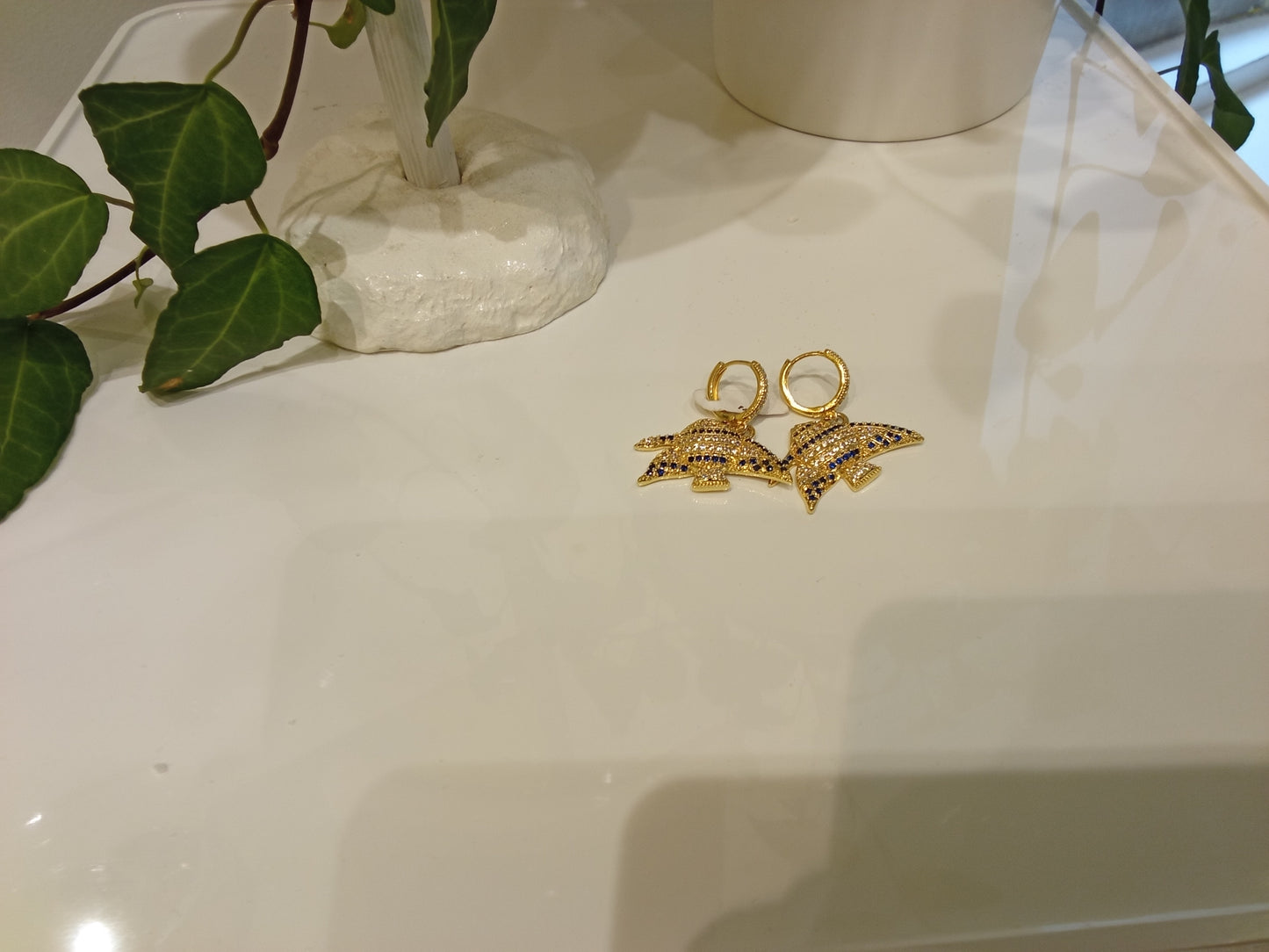 Dolphin earring with sparkles