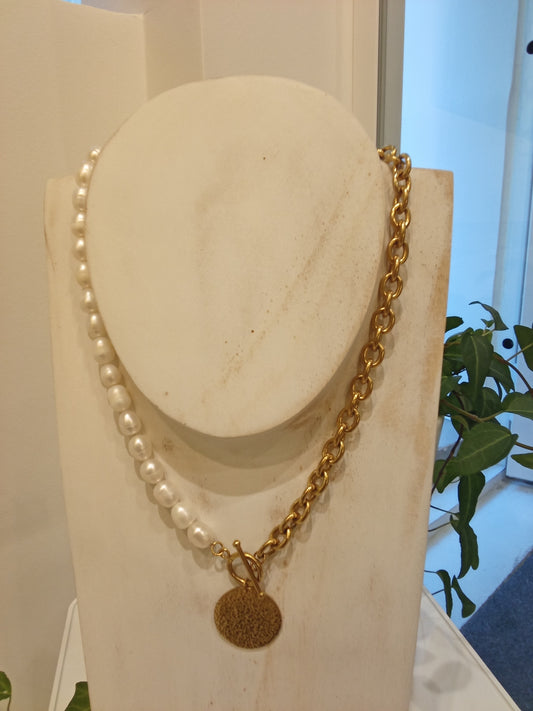 Gold/ pearl necklace