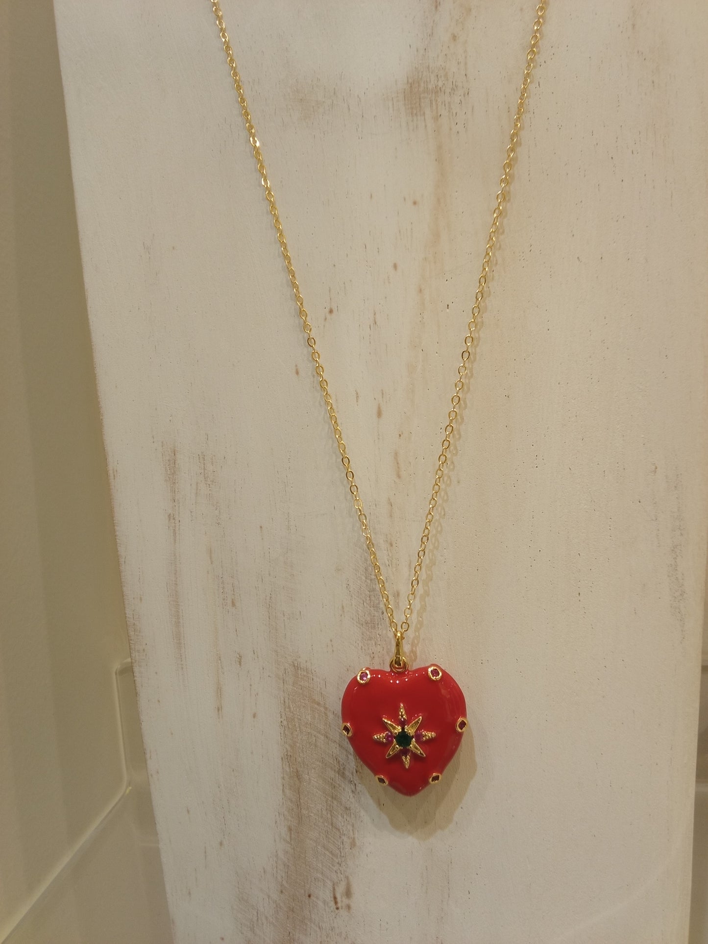 Heart pendant necklace