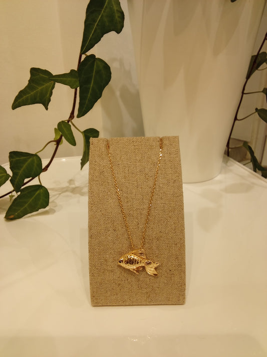 Gold fish pendant necklace